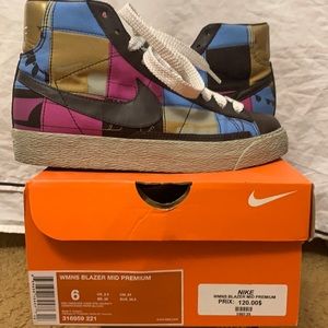 Women’s Nike blazer mid premium-sz 6 for $60.00